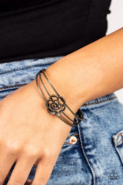 Rosy Repose - Brass Paparazzi Bracelet (PZ-5088)