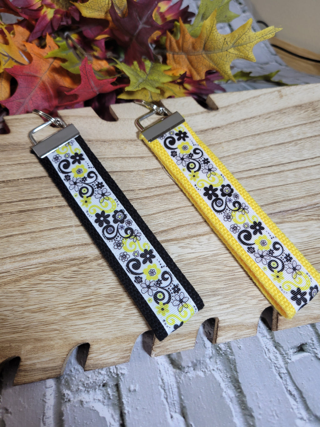 Floral Swirls - Country Craft Barn Key Chain (#41)
