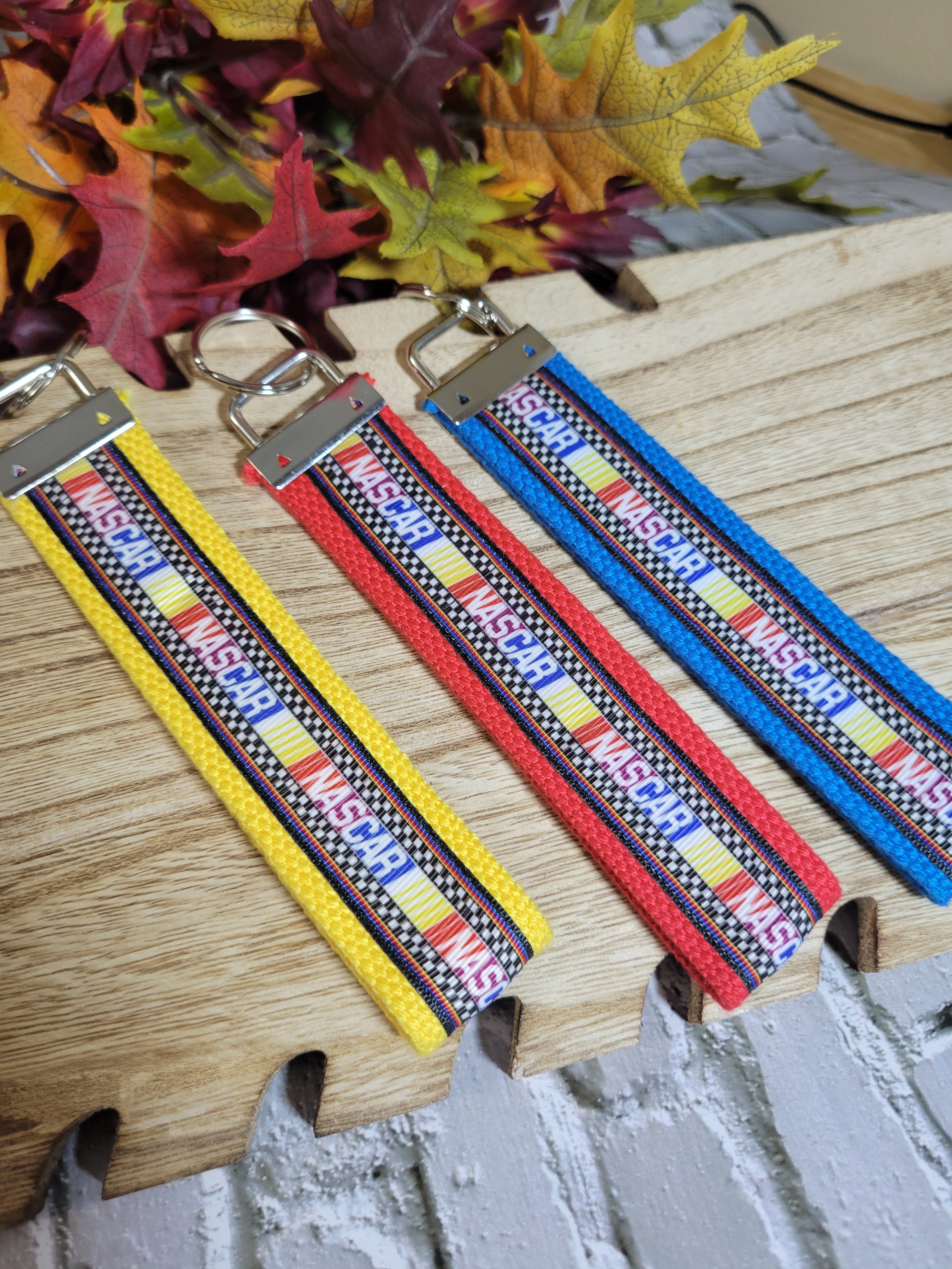 NASCAR - Country Craft Barn Key Chain (#39)