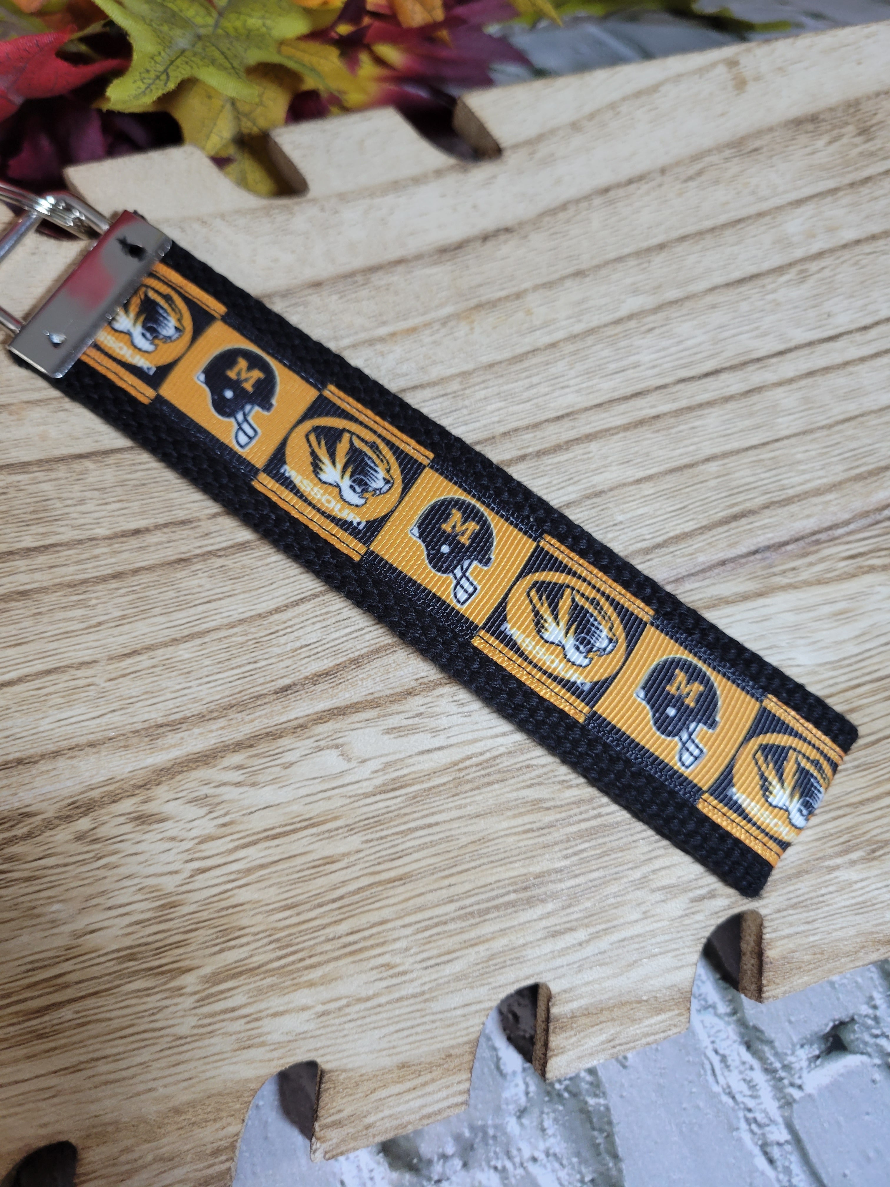 Missouri Tigers - Block Pattern - Country Craft Barn Key Chain (KC-84)