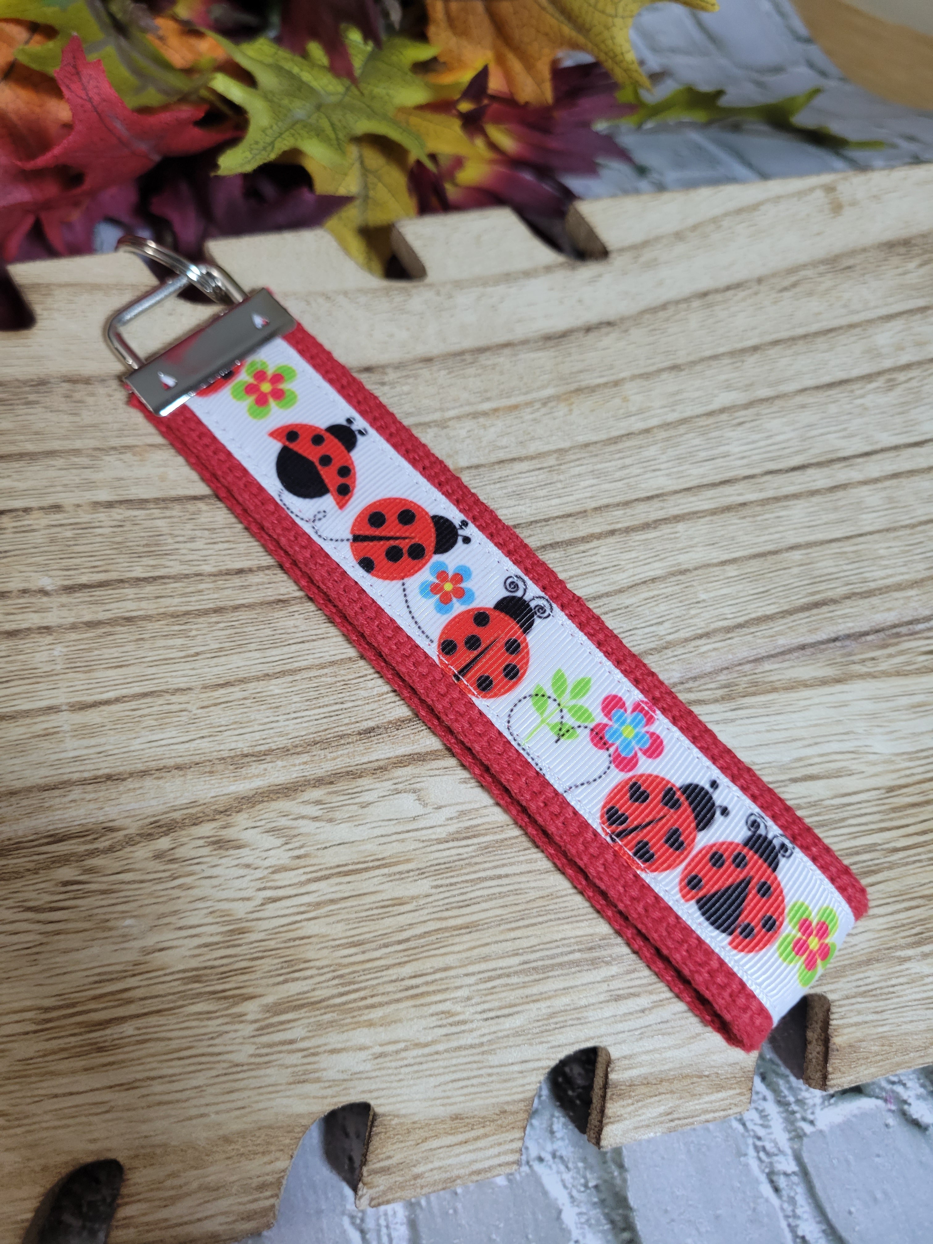 Lady Bug - Floral - Country Craft Barn Key Chain (KC-46)