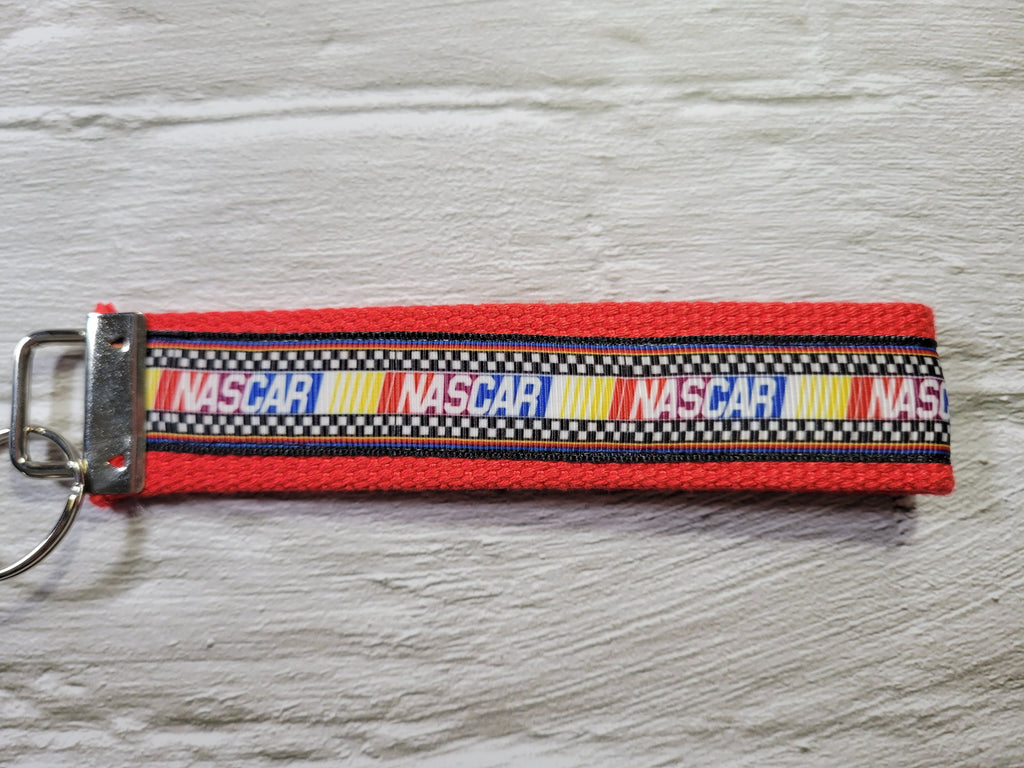 NASCAR - Country Craft Barn Key Chain (#39)