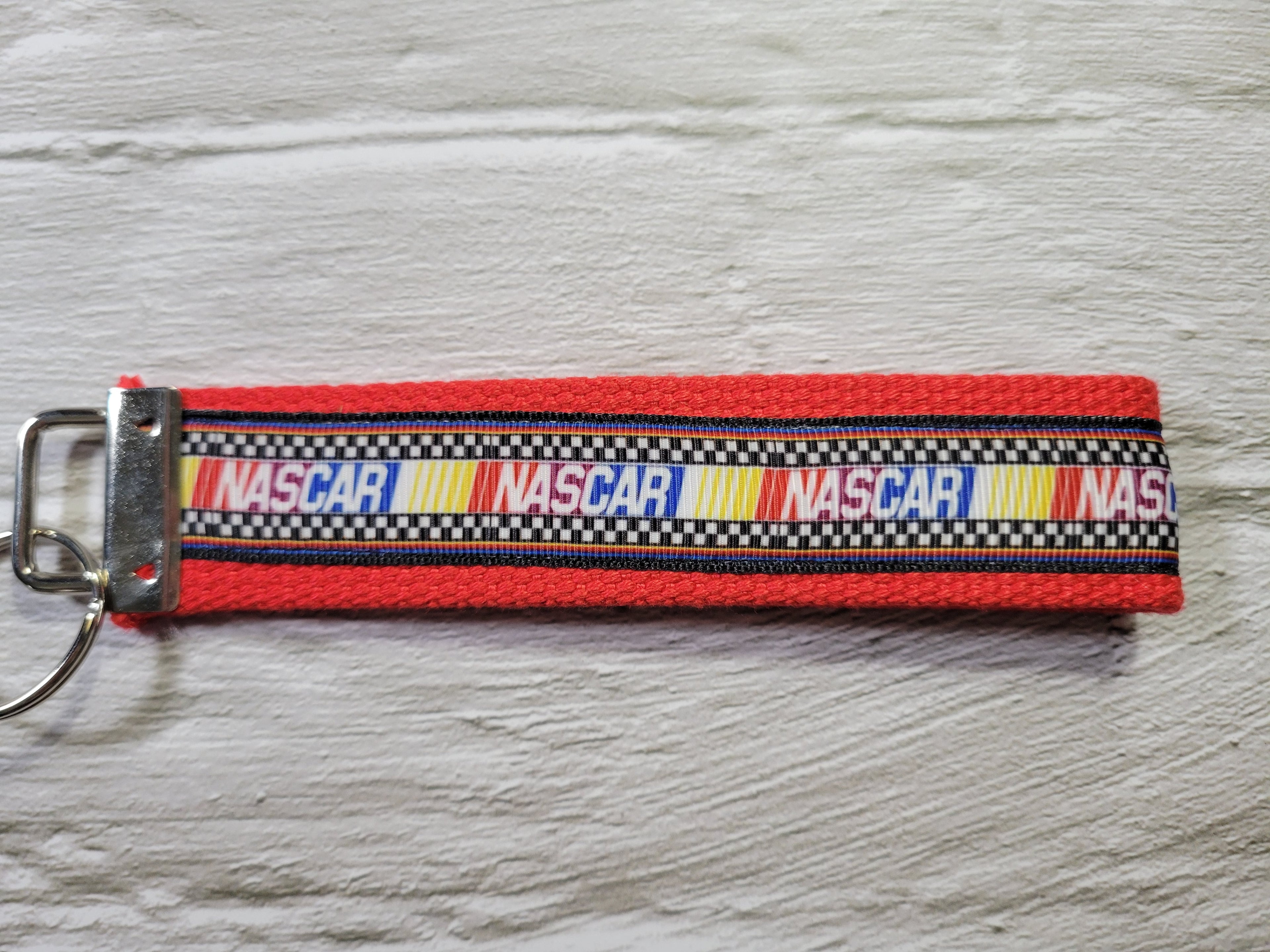NASCAR - Country Craft Barn Key Chain (#39)
