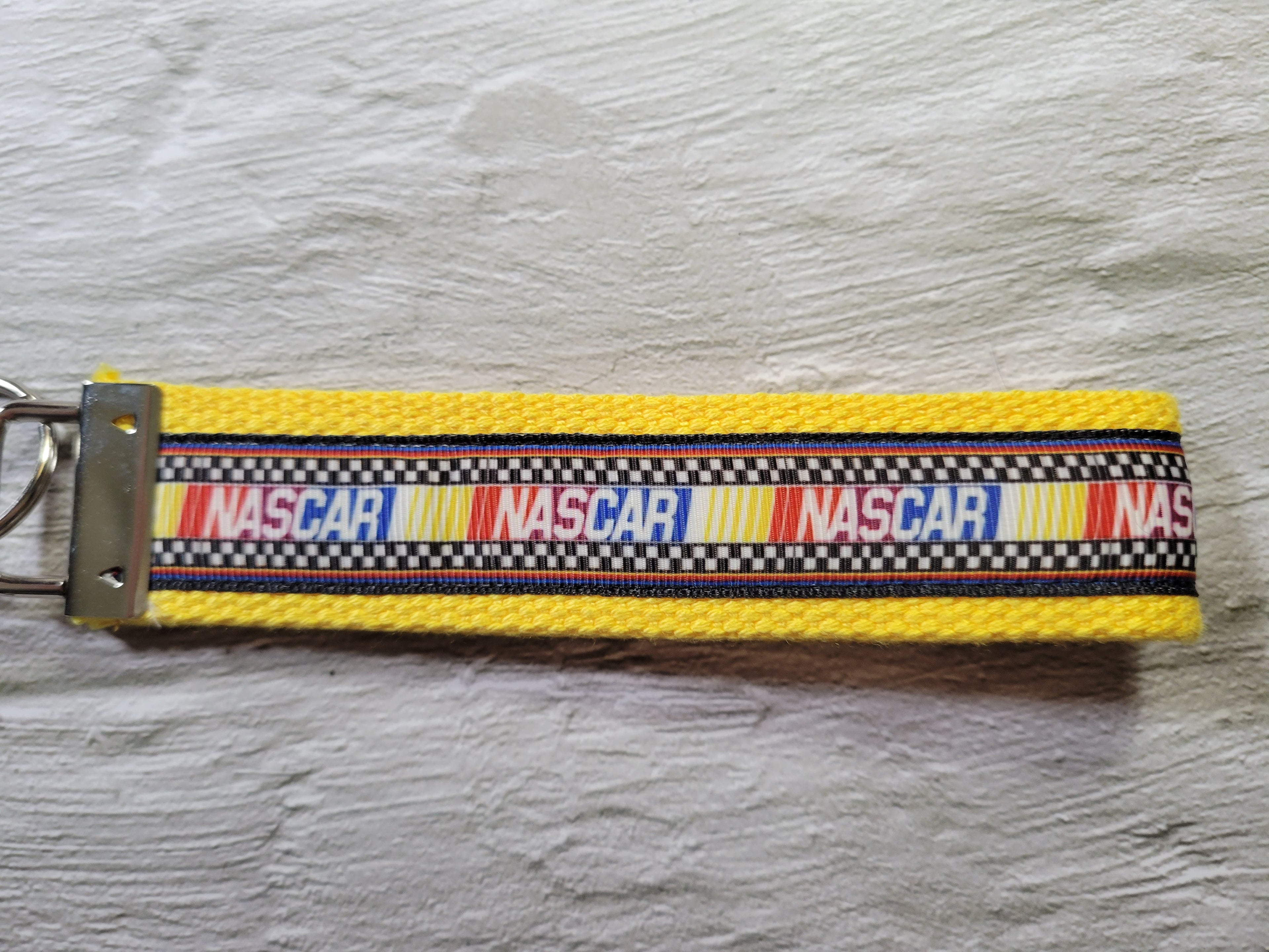 NASCAR - Country Craft Barn Key Chain (#39)