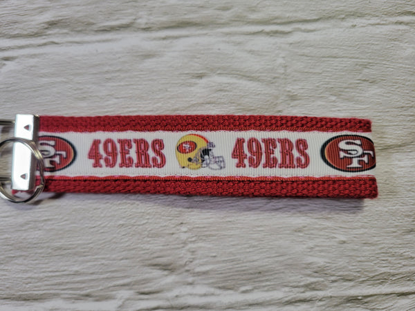 San Francisco 49ers - Country Craft Barn Key Chain (#29)