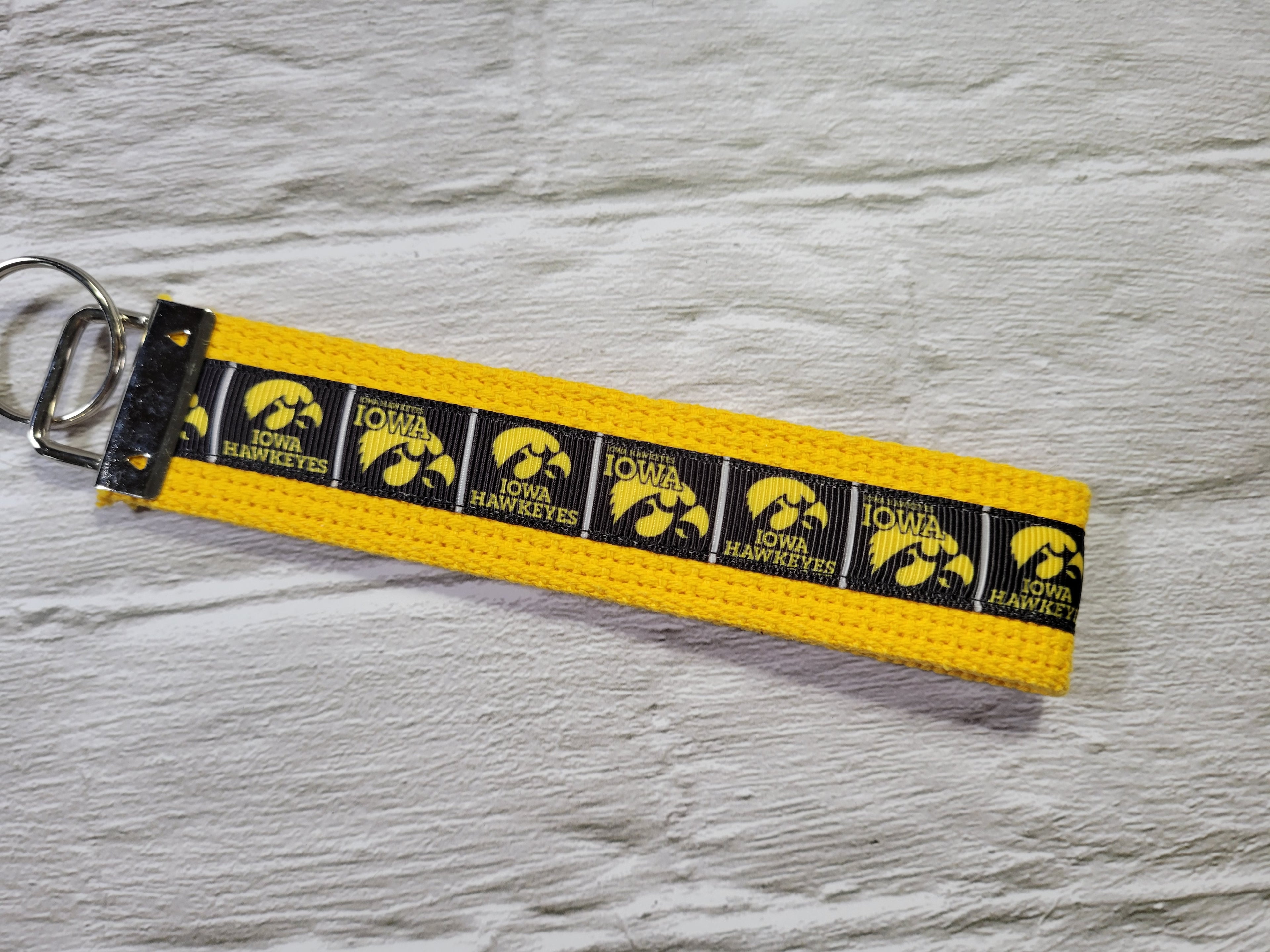 Iowa Hawkeyes - Country Craft Barn Key Chain (#30)