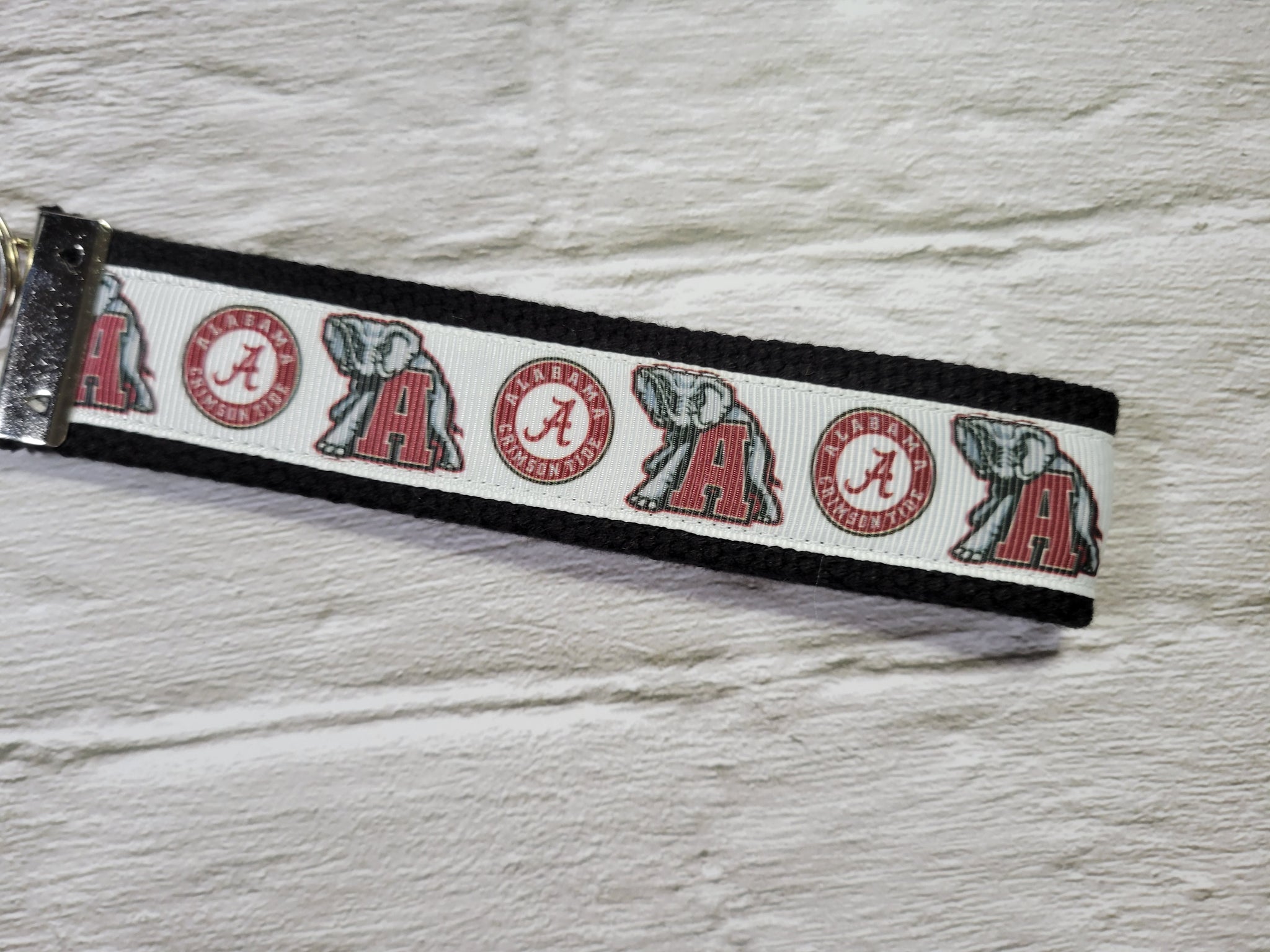 Alabama Crimson Tide - Country Craft Barn Key Chain (#53)