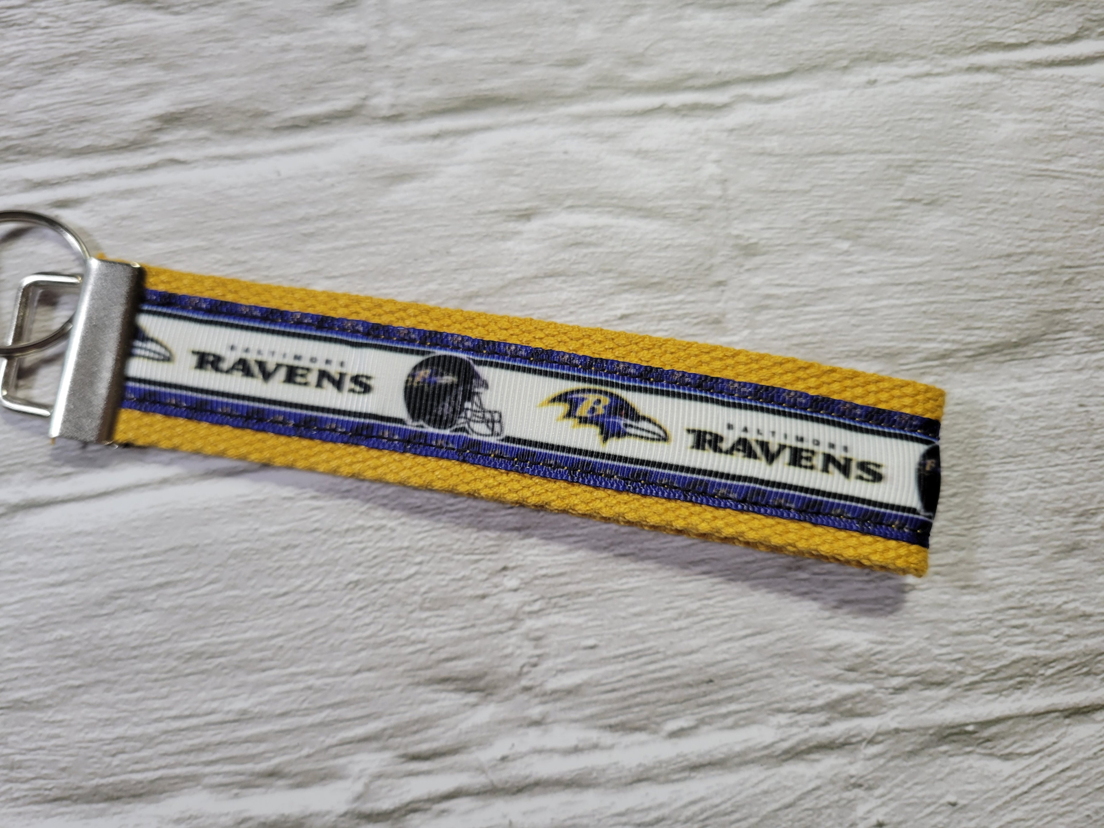 Baltimore Raven - Border - Country Craft Barn Key Chain (KC-55)
