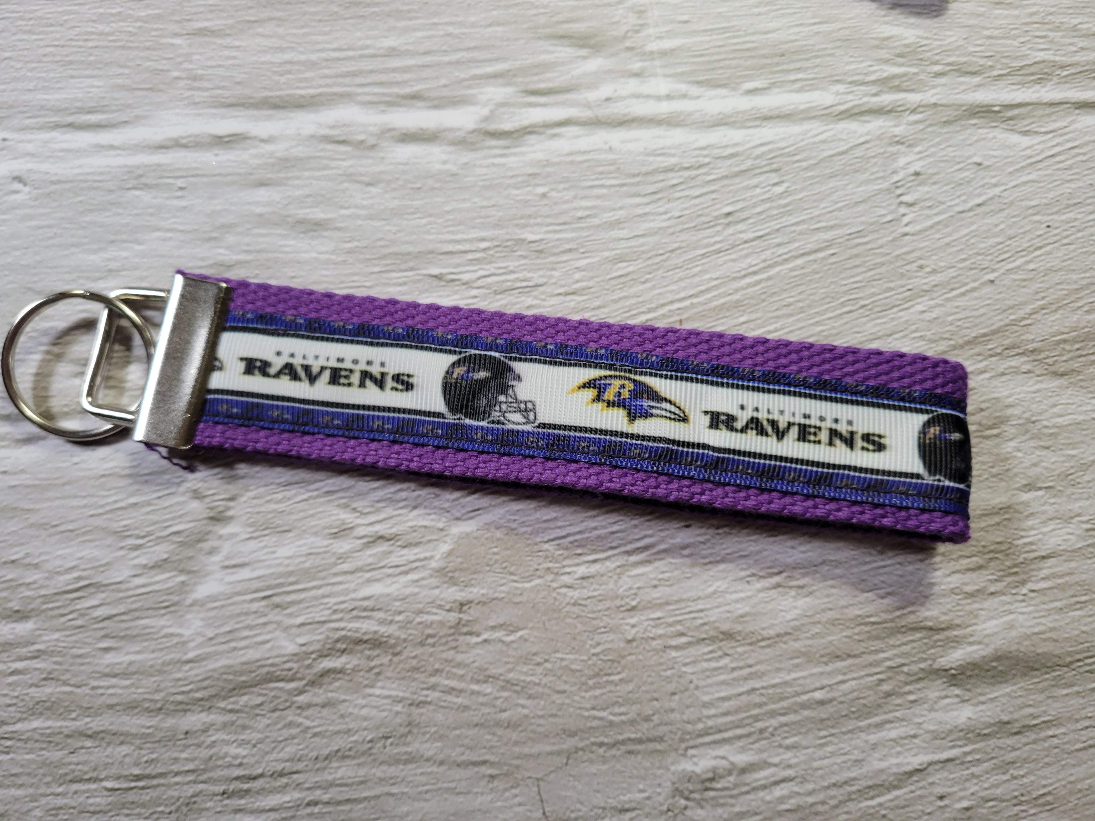 Baltimore Raven - Border - Country Craft Barn Key Chain (KC-55)