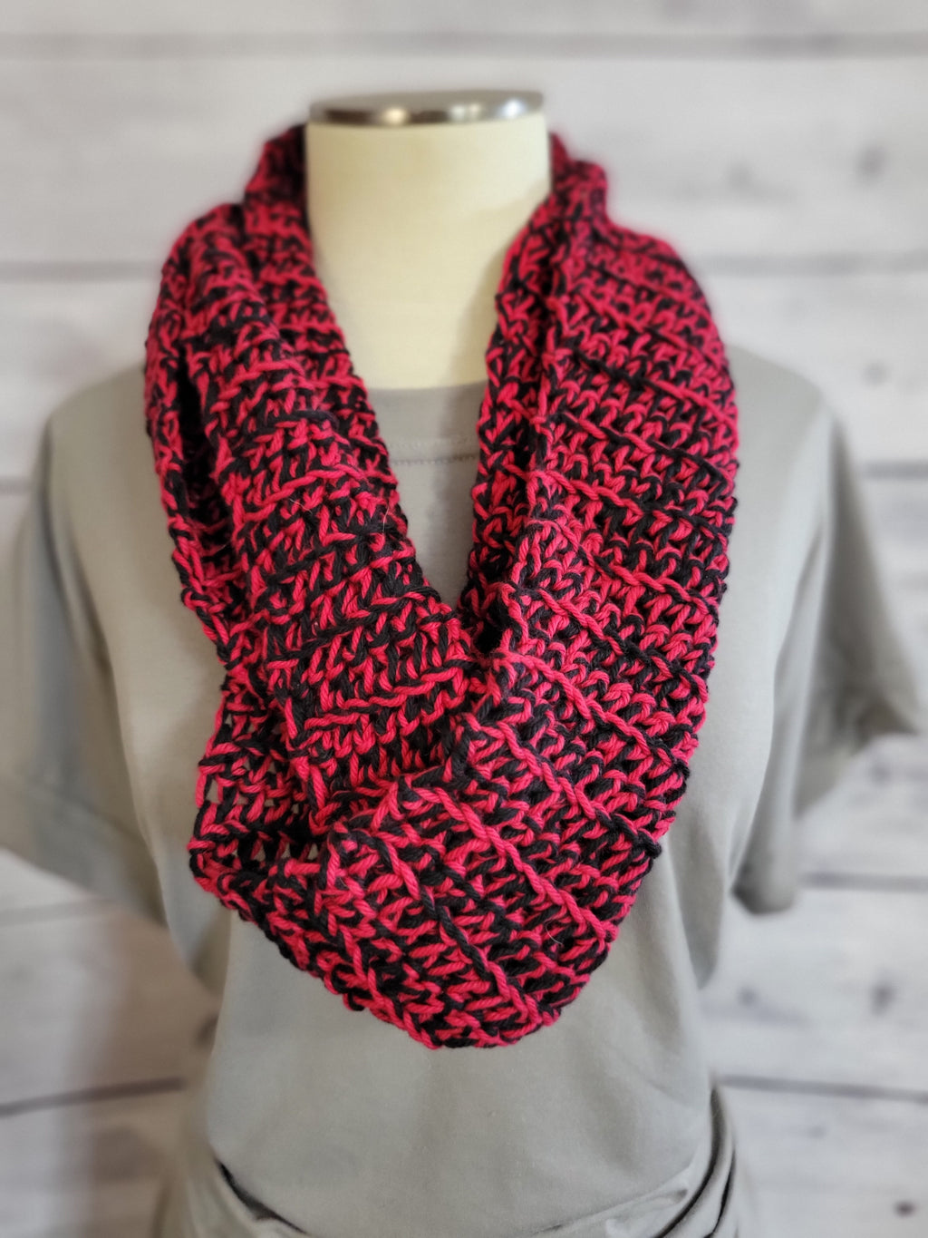 Black and Red Dream - Country Craft Barn Infinity Scarf (SC-1003)