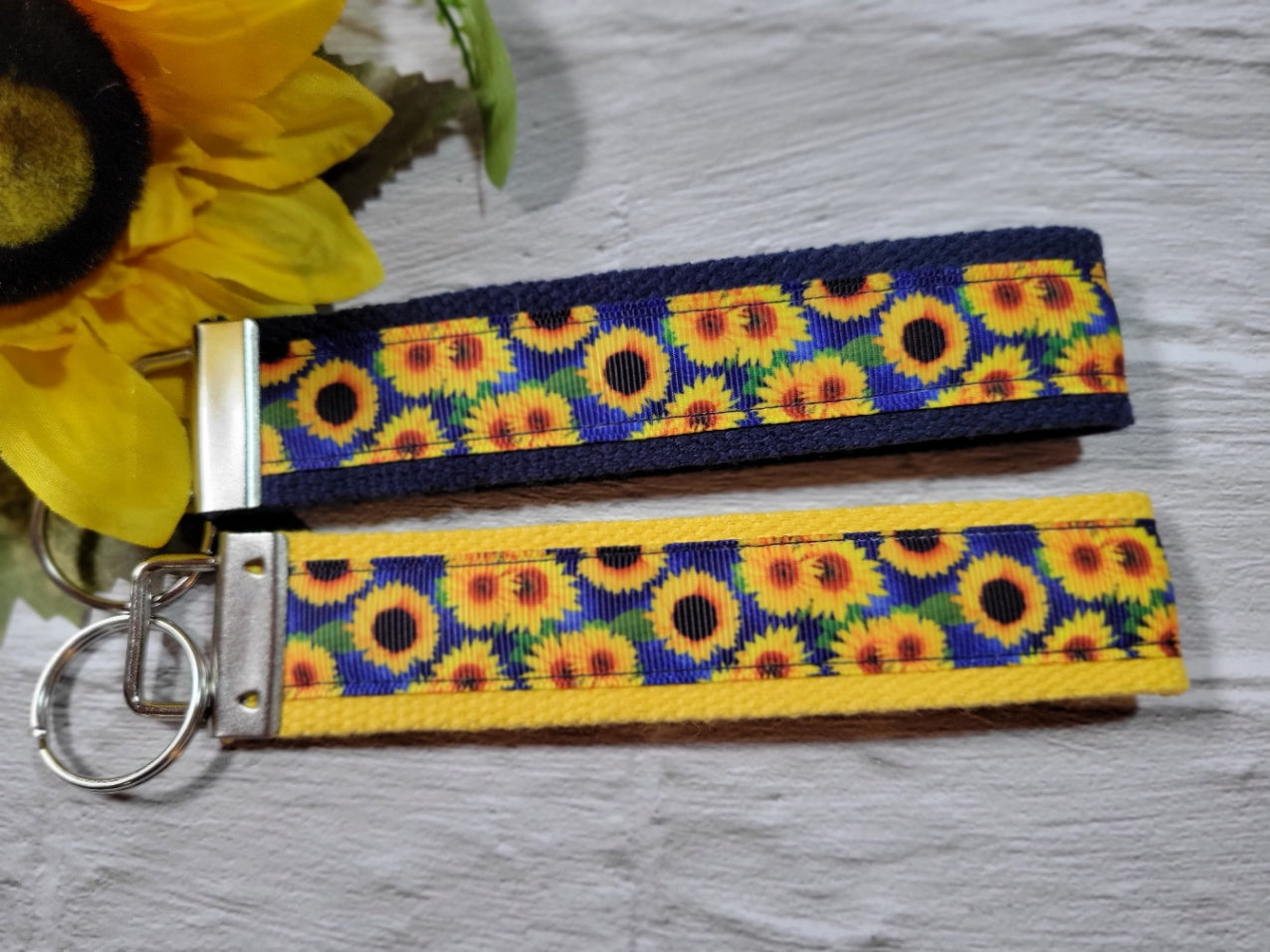 Sunflower Fields - Country Craft Barn Key Chain (KC-62)