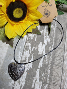 Country Hearts - Black Country Craft Barn Necklace (#518)