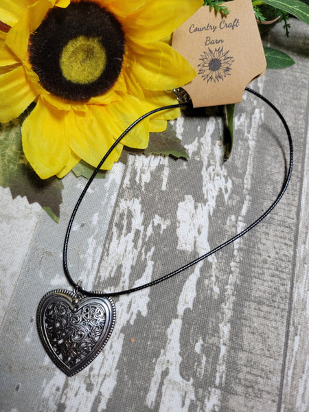 Country Hearts - Black Country Craft Barn Necklace (#518)