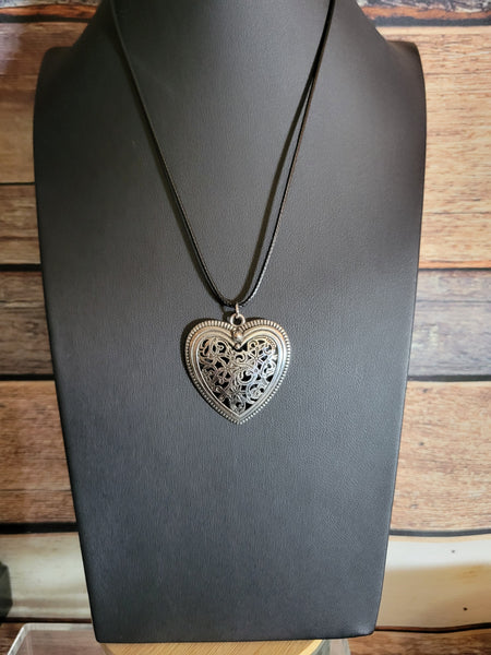 Country Hearts - Black Country Craft Barn Necklace (#518)