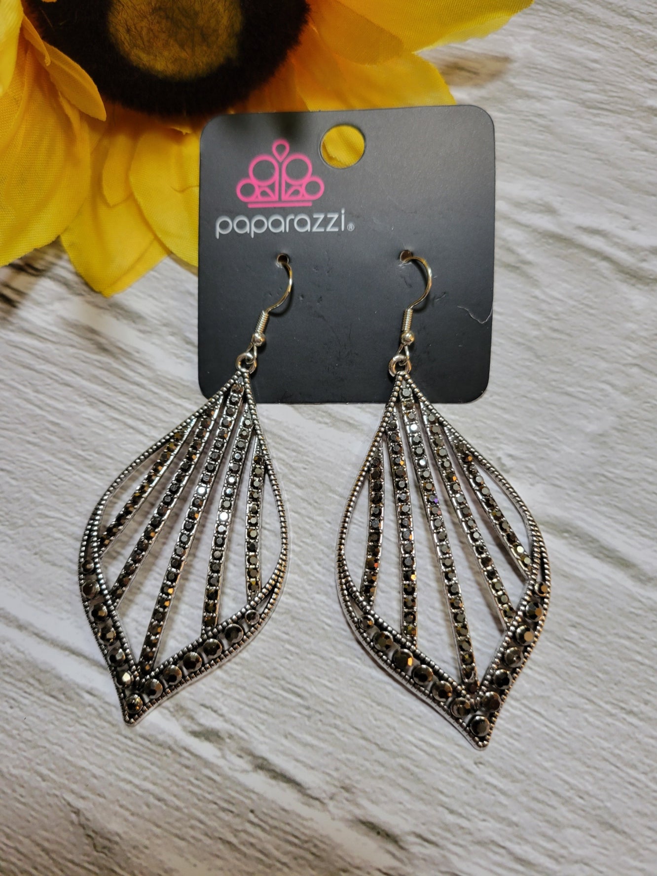 Showcase Sparkle - Silver Earrings - Paparazzi Accessories (PZ-5033)