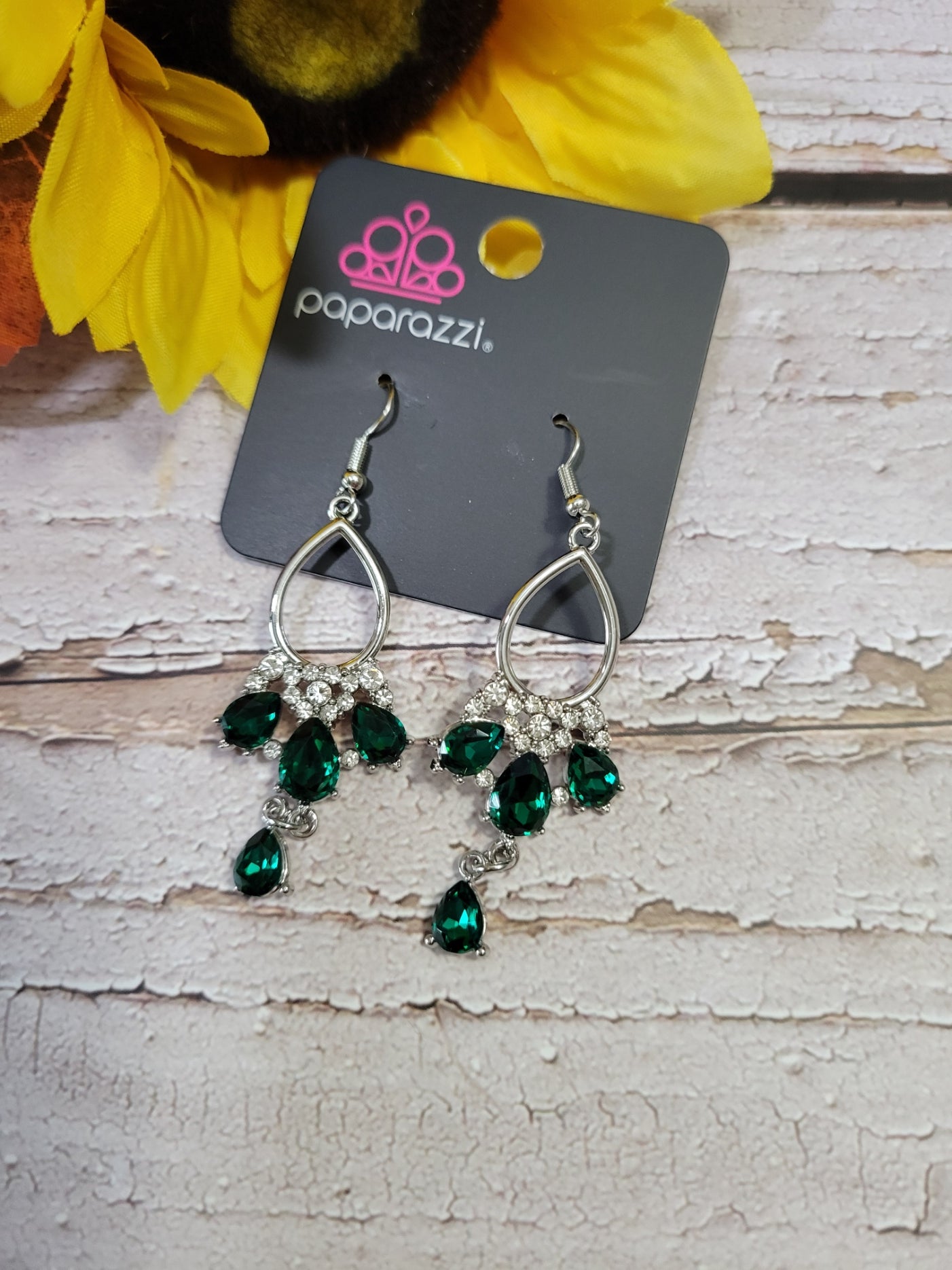 Coming in Clutch - Green Paparazzi Earrings (PZ-5108)