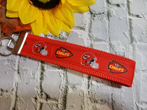 KC Chiefs - Helmet/Arrowhead - Country Craft Barn Key Chain (#66)