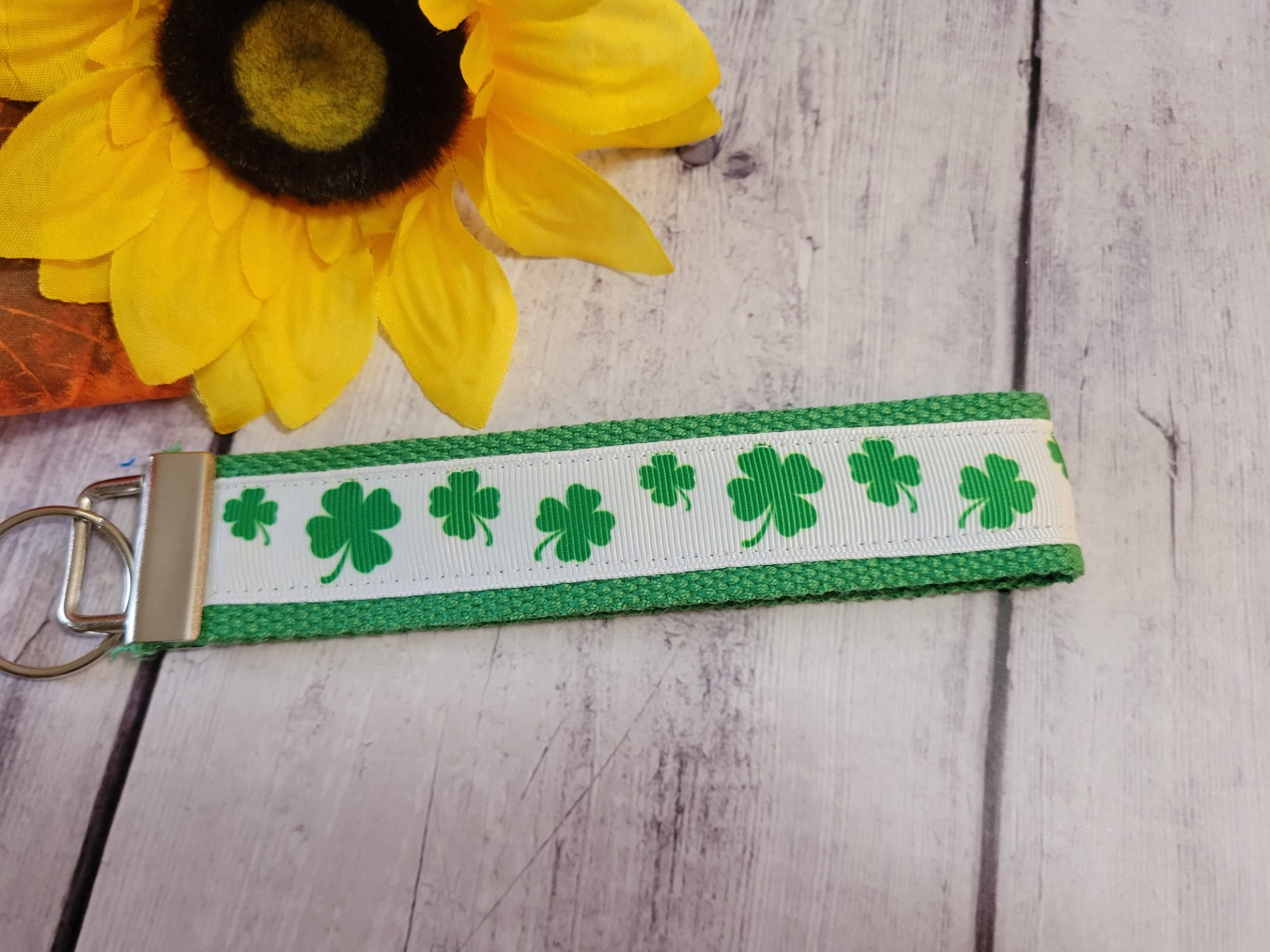 Shamrock - Green Country Craft Barn Key Chain (KC-81)