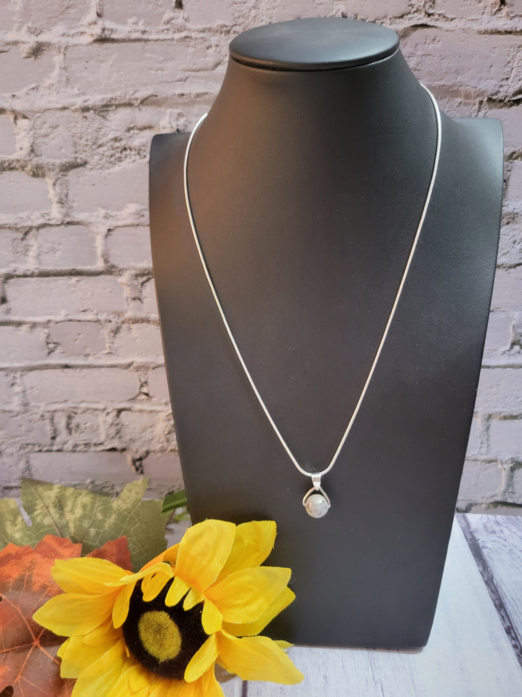 Dainty Drop - Gray Kiwi Country Craft Barn Necklace (#585)