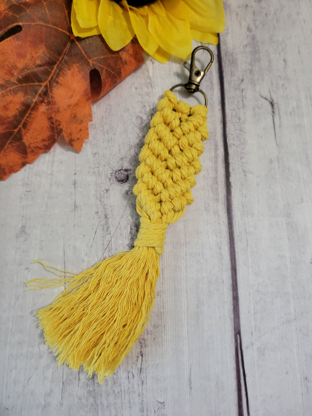 Diagonal Half Hitch - Multiple Colors Country Craft Barn Key Chain (KCM-81)