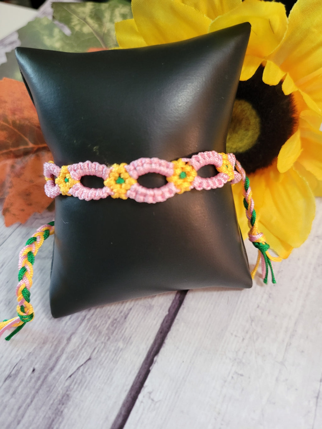 Daisy Chain - Pink Country Craft Barn Urban Bracelet (#366)