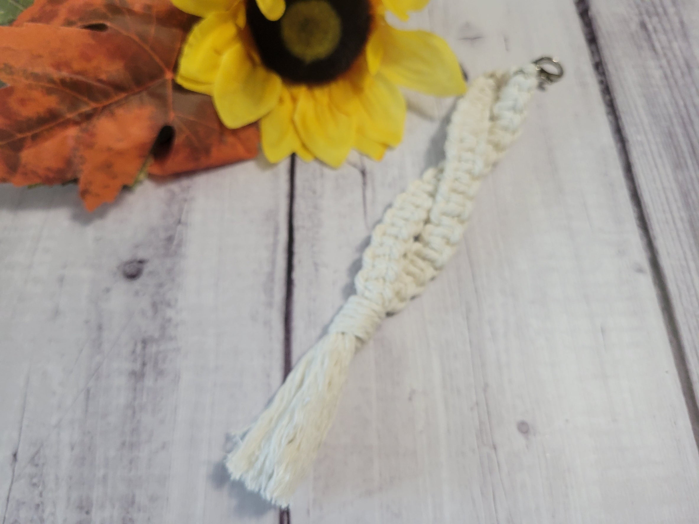 Square Knot Twist - Ivory Country Craft Barn Key Chain (KCM-85)