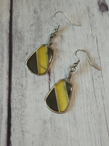 Bumble Bee - Country Craft Barn Earrings (204)