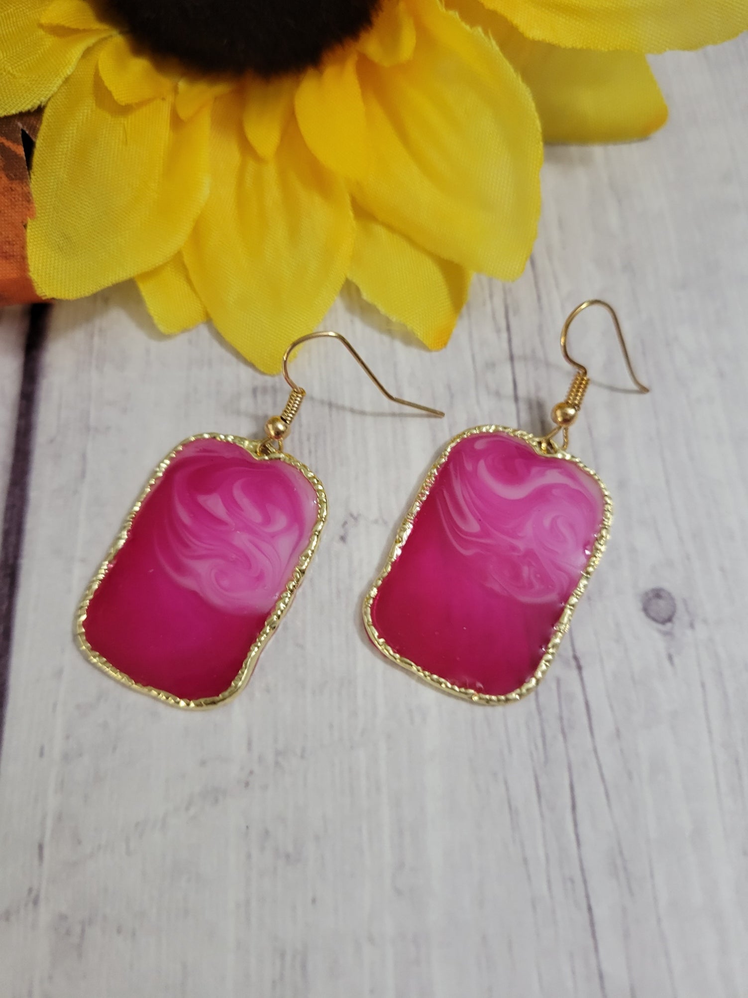 Magenta Swirl Resin Pink/Purple Country Craft Barn Earrings (211)