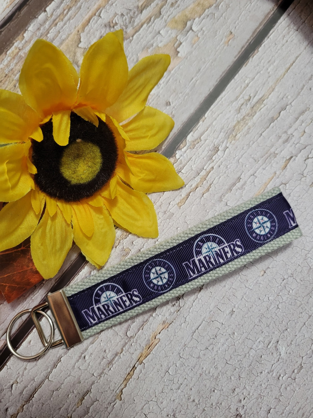 Seattle Mariners - Gray Country Craft Barn Key Chain (KC-94)