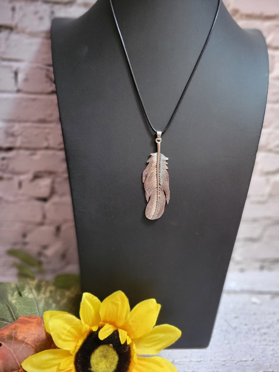 Flight Fowl - Black Country Craft Barn Necklace (NL-625)