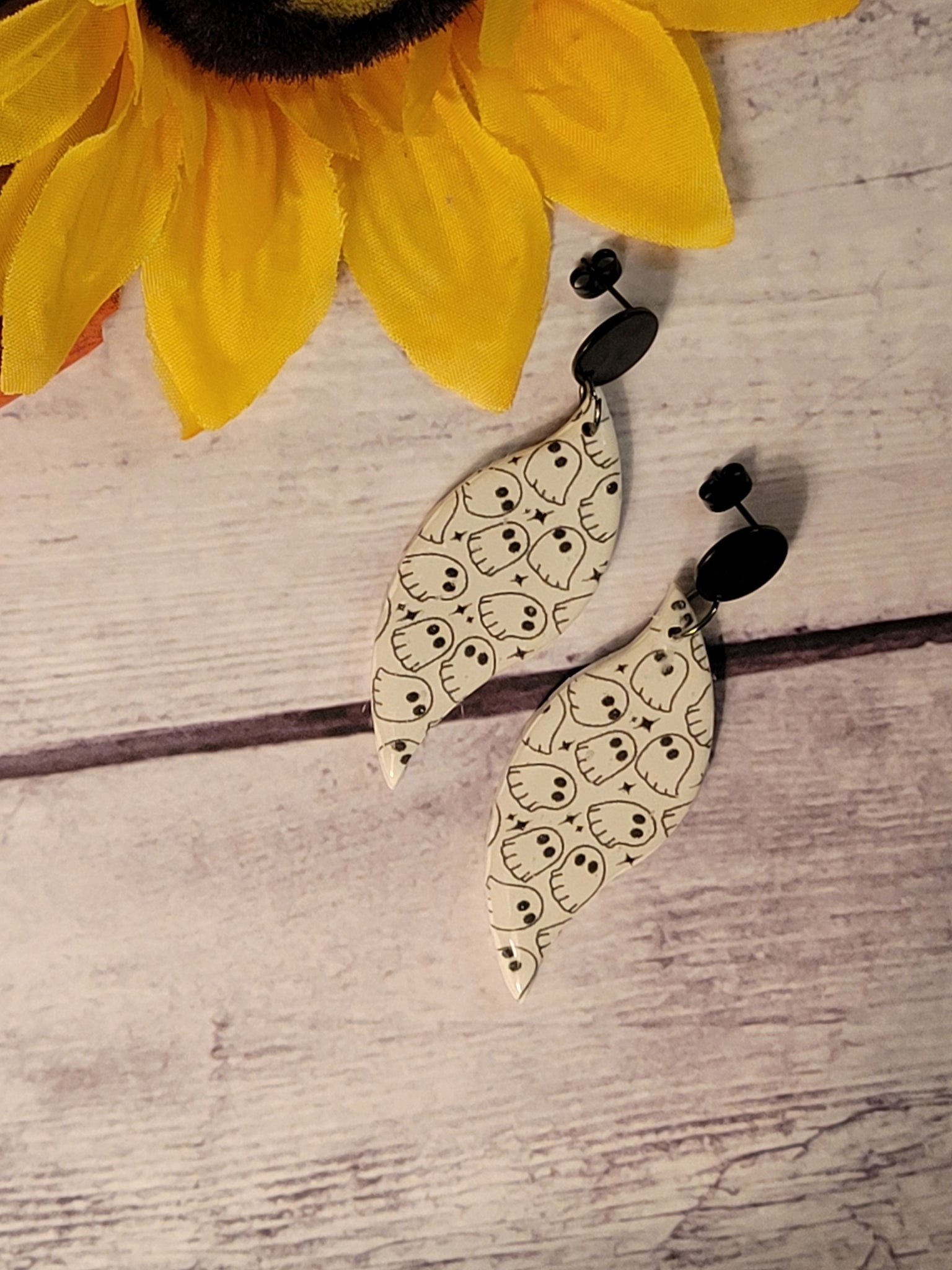 Ghosties - Black/White Country Craft Barn Earrings (#306E)