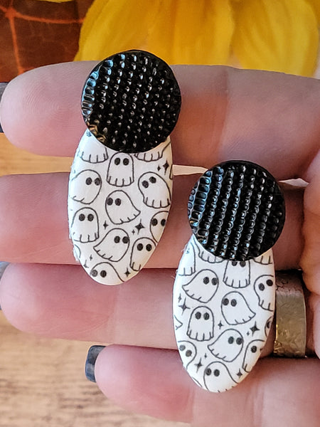 Ghostie Ovals- Black/White Color Country Craft Barn Earrings (#315E)