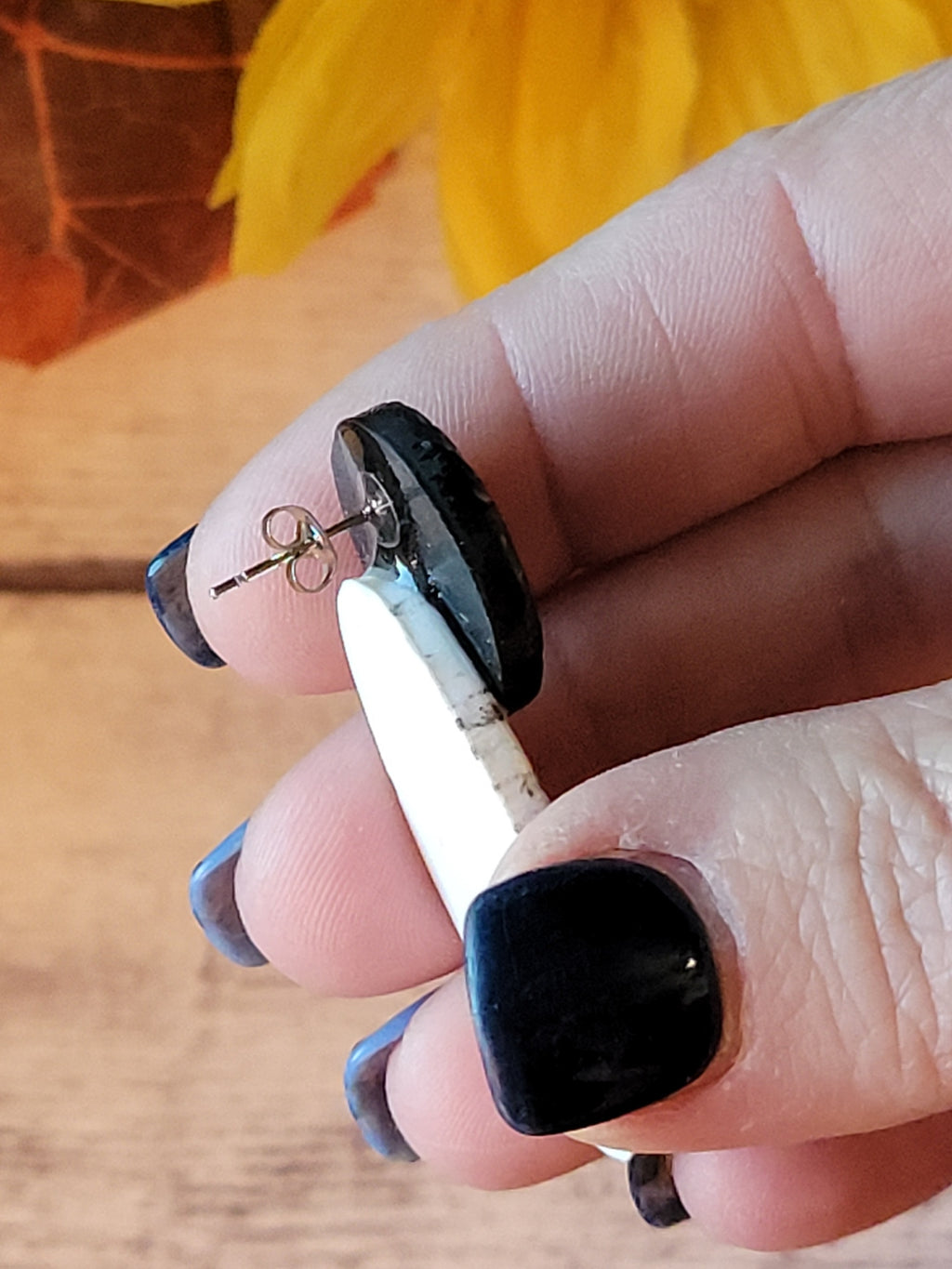 Ghostie Ovals- Black/White Color Country Craft Barn Earrings (#315E)