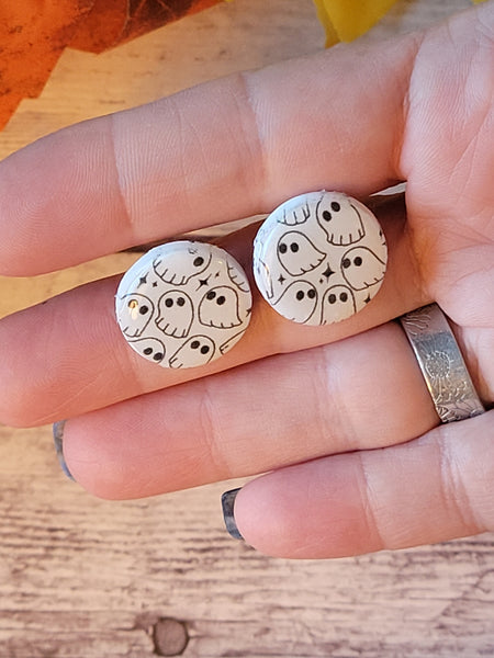 Ghostie Posties- Black/White Color Country Craft Barn Earrings (#314E)