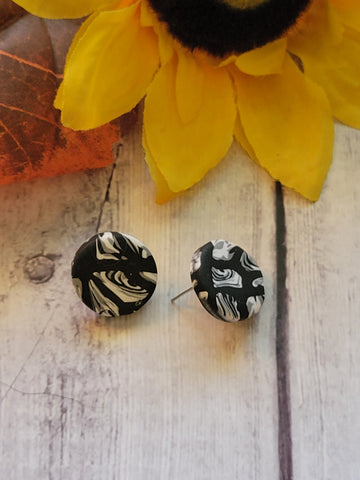Twisted Chic - Black/White Country Craft Barn Earrings (#329E)