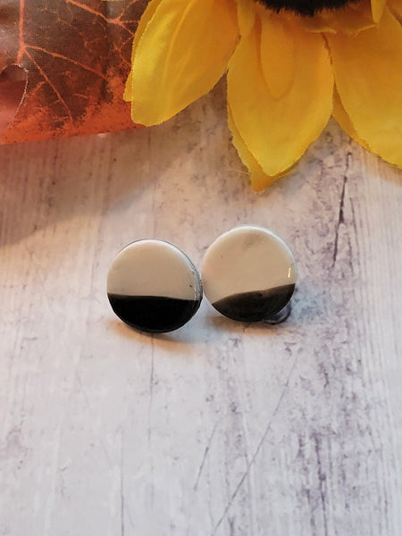 Monochrome Elegance - Black/White Country Craft Barn Earrings (#328E)