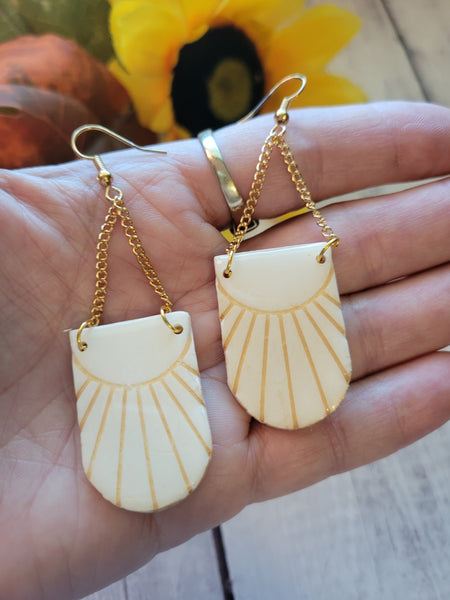 Sunbeam Arch - White/Gold Country Craft Barn Earrings (#373E)