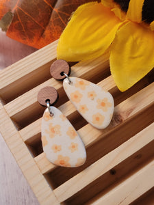 Daisy Drift - Yellow Country Craft Barn Earrings (381E)