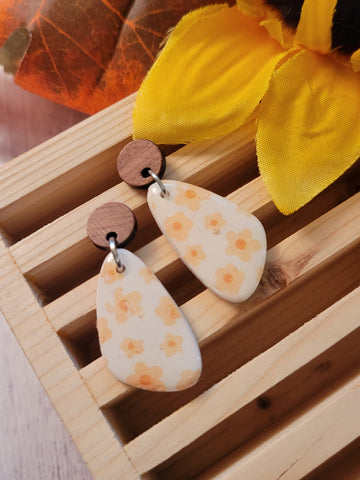 Daisy Drift - Yellow Country Craft Barn Earrings (381E)