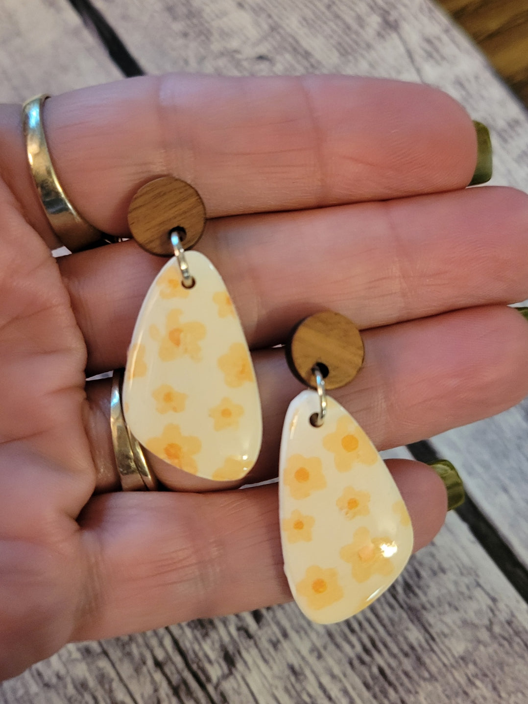 Daisy Drift - Yellow Country Craft Barn Earrings (381E)