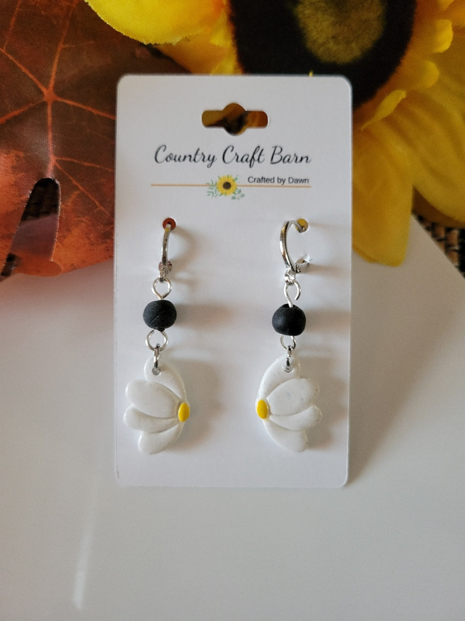Falling Petal Daisies   - White Country Craft Barn Earrings (389E)