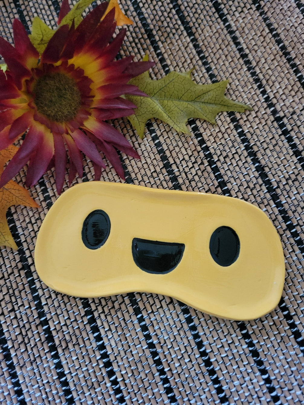 Eyedentify - Yellow Country Craft Barn Glasses Tray (#102D)