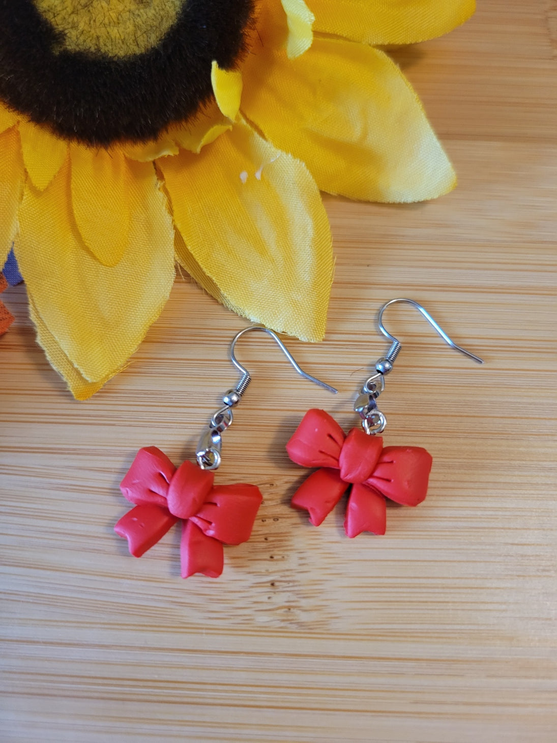 🎀 Rustic Ribbon 🎀 - Red Country Craft Barn Earrings (#402E)