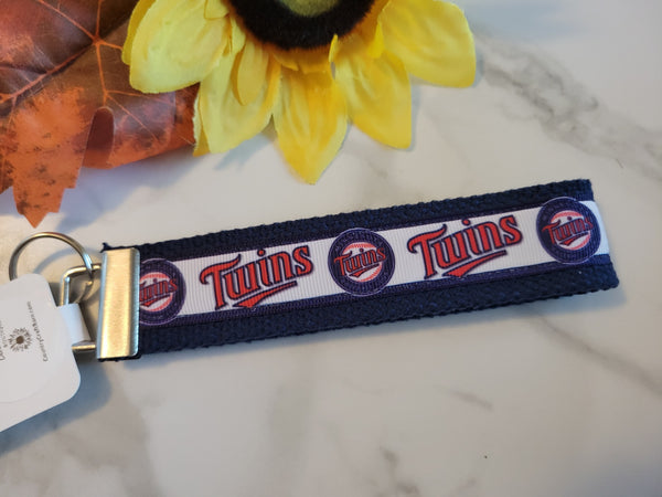 Minnesota Twins - Red/Navy Country Craft Barn Key Chain (KC-88)