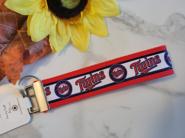 Minnesota Twins - Red/Navy Country Craft Barn Key Chain (KC-88)