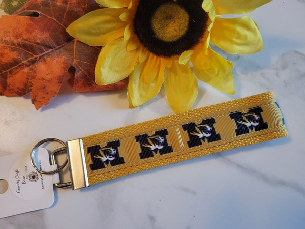 Missouri Tigers Logo - Gold/Black Country Craft Barn Key Chain (KC-102)
