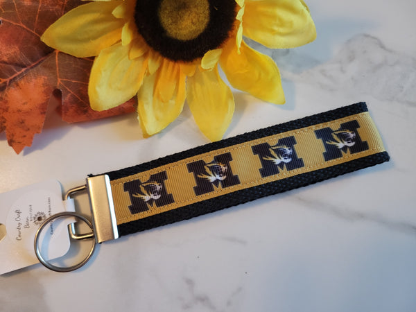 Missouri Tigers Logo - Gold/Black Country Craft Barn Key Chain (KC-102)