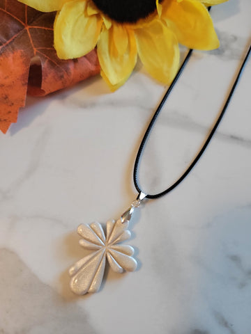 Grace & Glow - Pearl/White Country Craft Barn Necklace (656-NL)