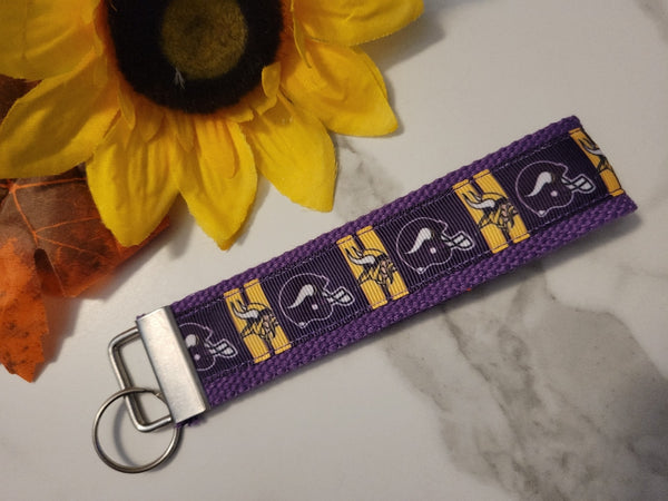 Minnesota Vikings - Gold/Purple Country Craft Barn Key Chain (KC-114)