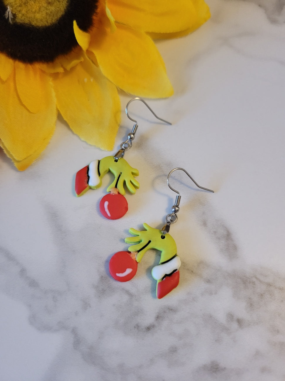 Grinch Grabbers - Green/Red Country Craft Barn Earrings (#416E)